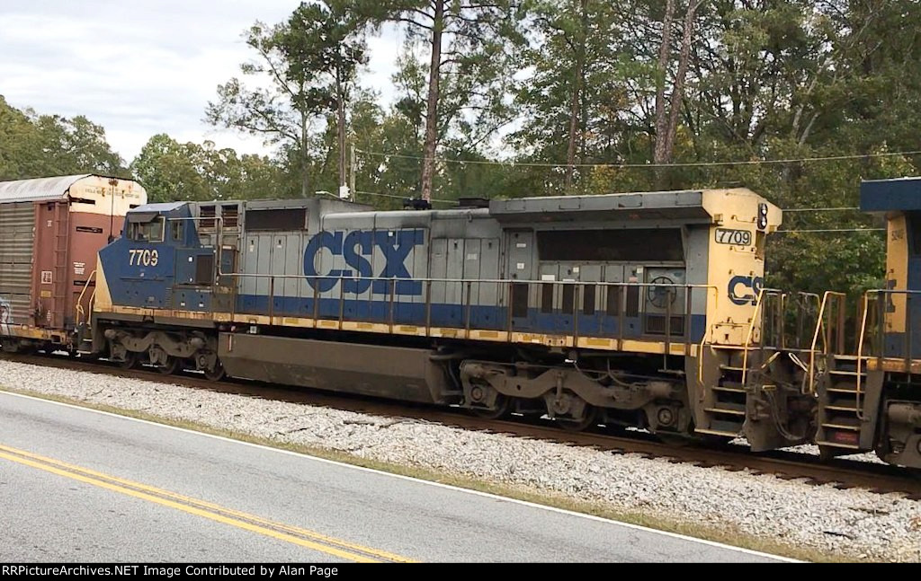 CSX 7709 runs second leading autoracks